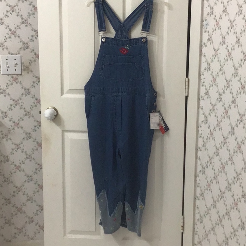 Agapo Vintage Pre Washed Denim Embroidered Sz M Overalls NWT.